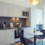 Leonart Living 33 Apartment